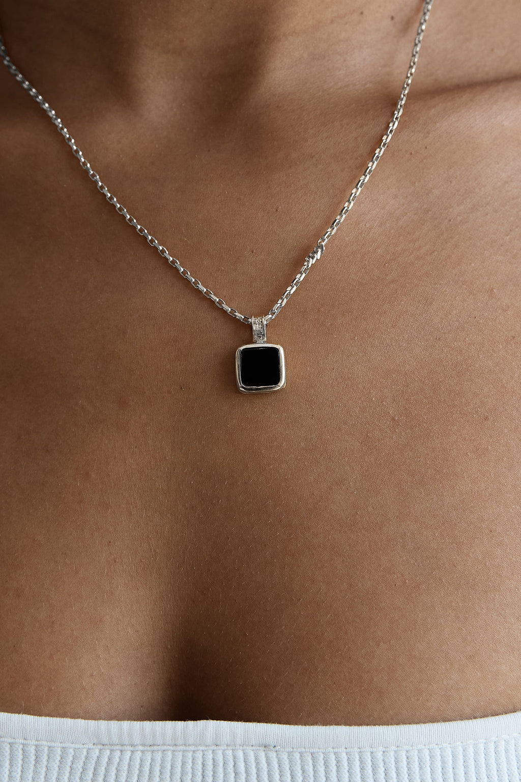 Augustus Pendant Onyx