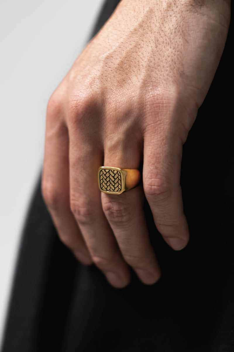 Paragon Signet | Gold