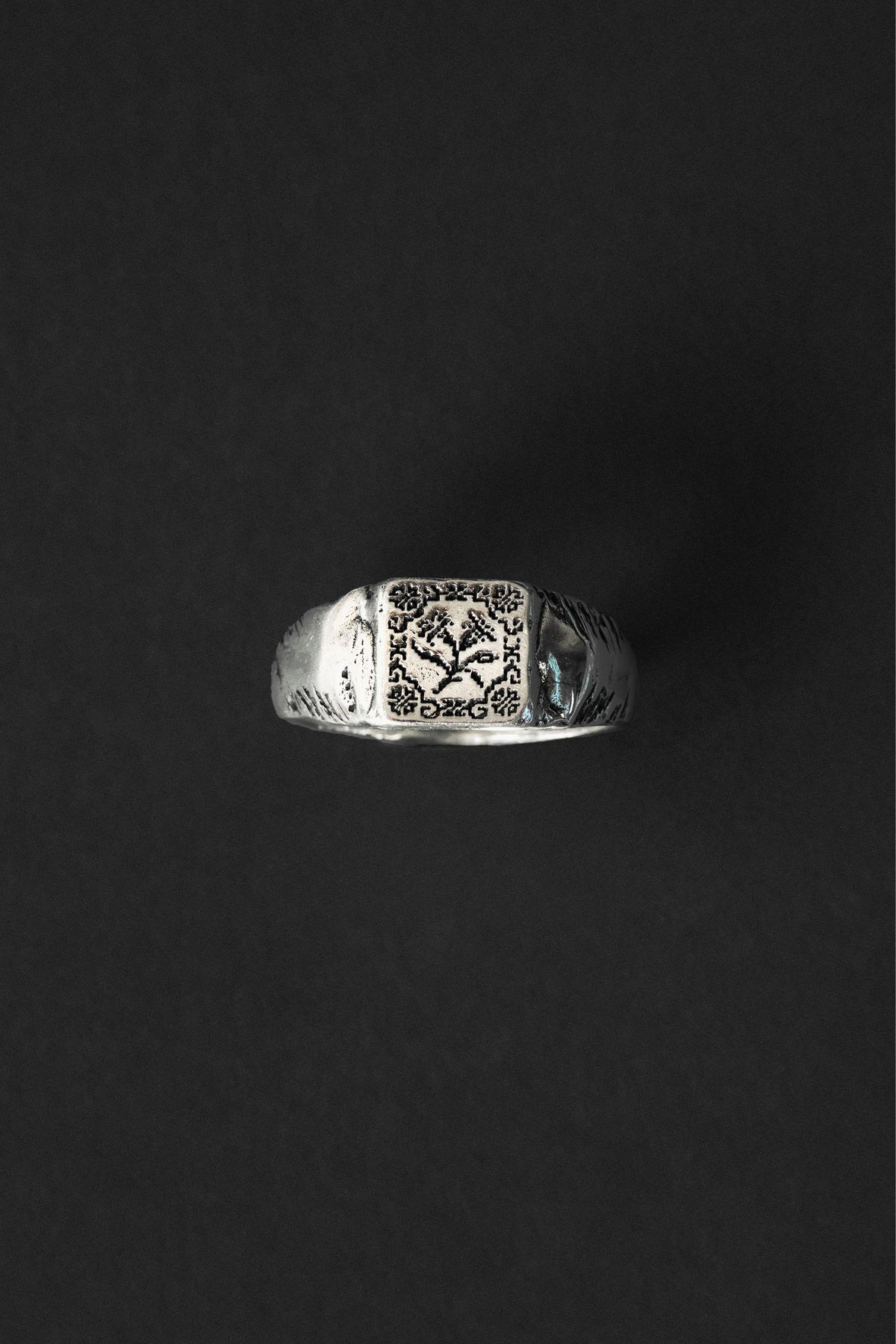 Patchwork Signet men's silver signet ring – detail view 3