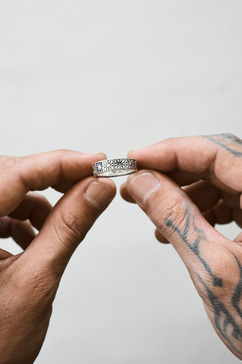 Solstice Band men's silver band ring – detail view 5