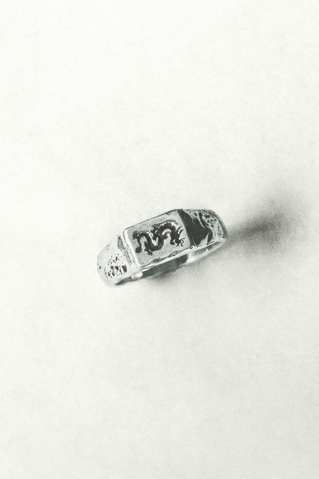 Yong (용) Signet