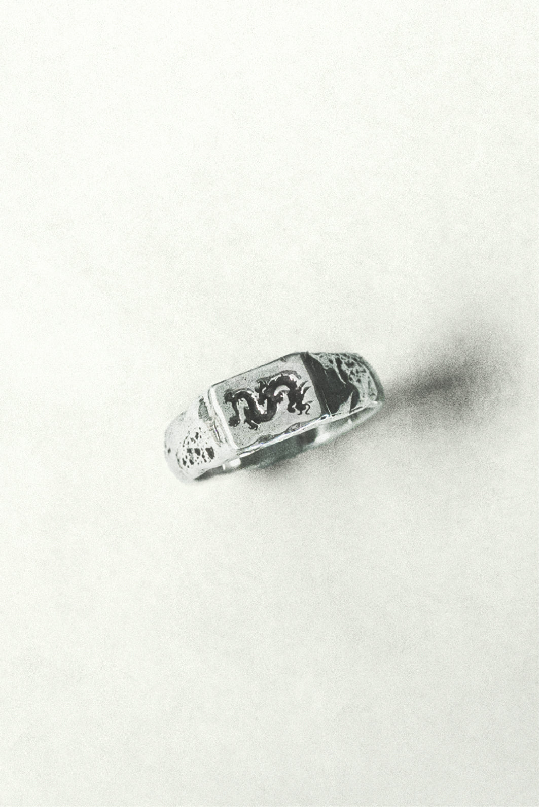 Yong (용) Signet