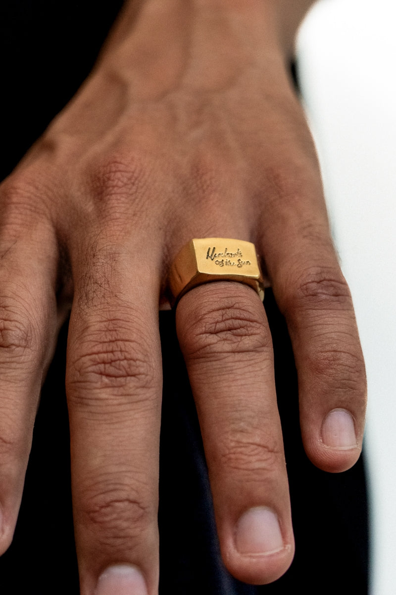 Script Signet Ring | Gold