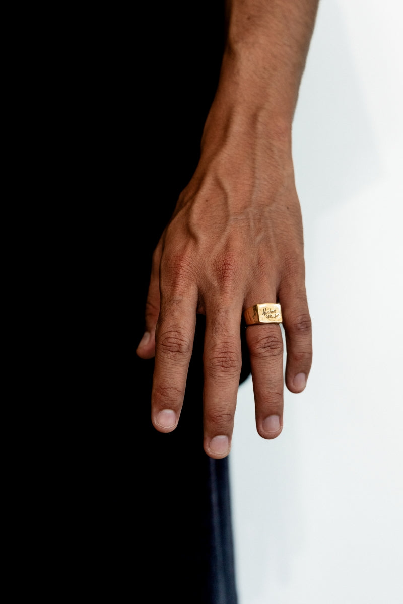 Script Signet Ring | Gold