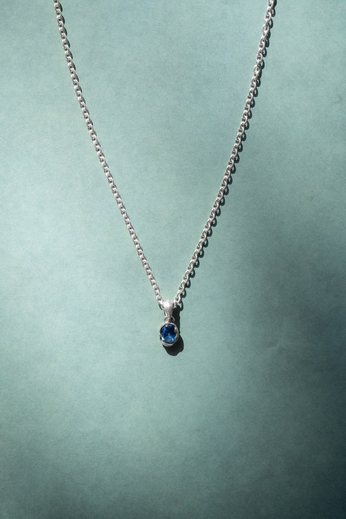 Aalto Pendant Sapphire men's silver sapphire pendant – detail view 5