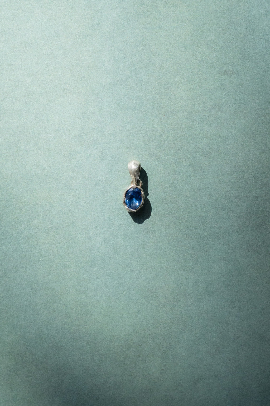 Aalto Pendant Sapphire men's silver sapphire pendant – detail view 3