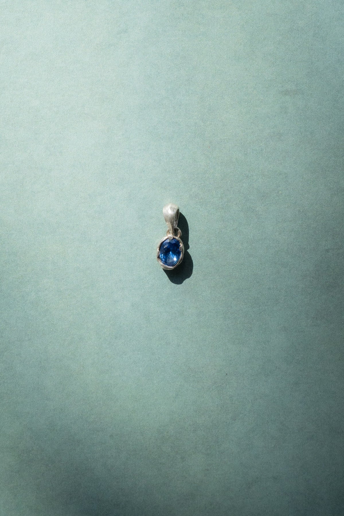 Aalto Pendant Sapphire men's silver sapphire pendant – detail view 3