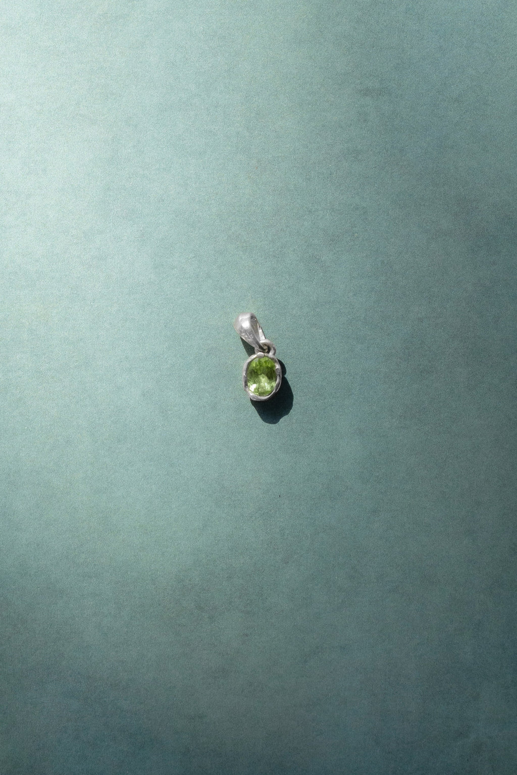Aalto Pendant Peridot men's silver peridot pendant – detail view 3