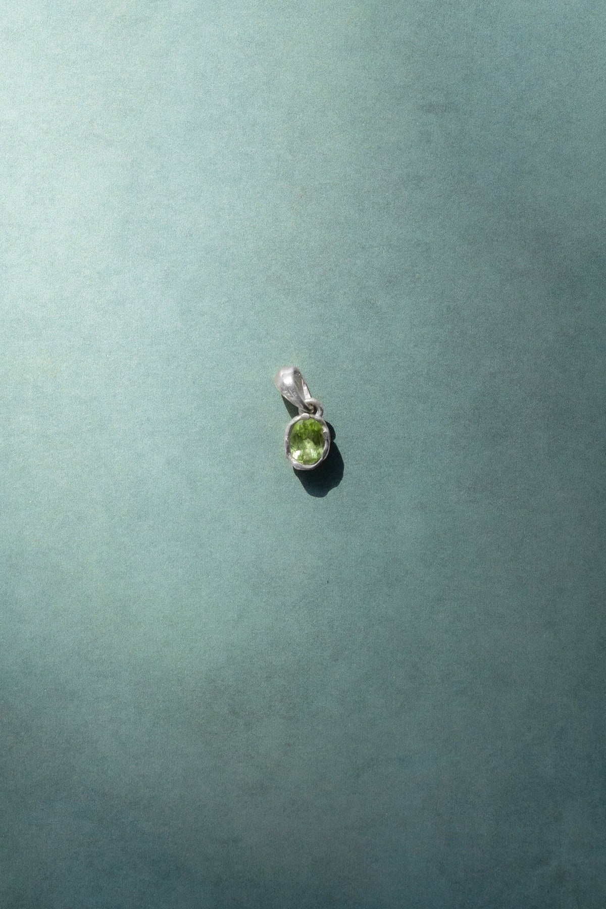 Aalto Pendant Peridot men's silver peridot pendant – detail view 3