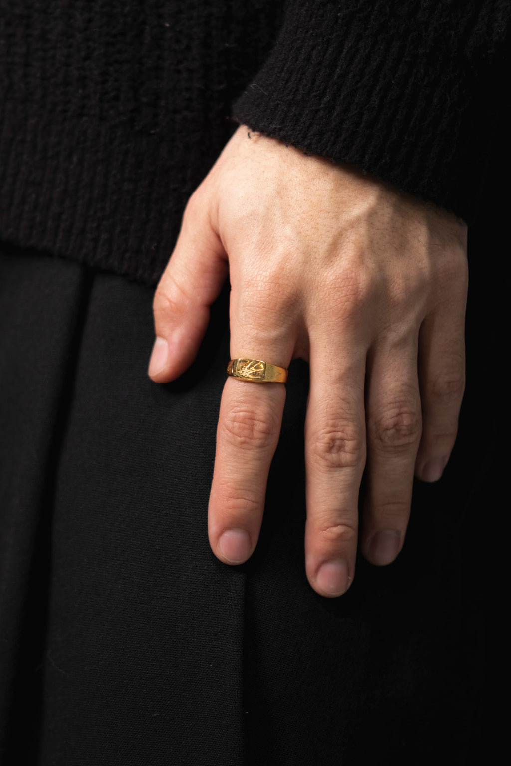 Swallow Signet | Gold